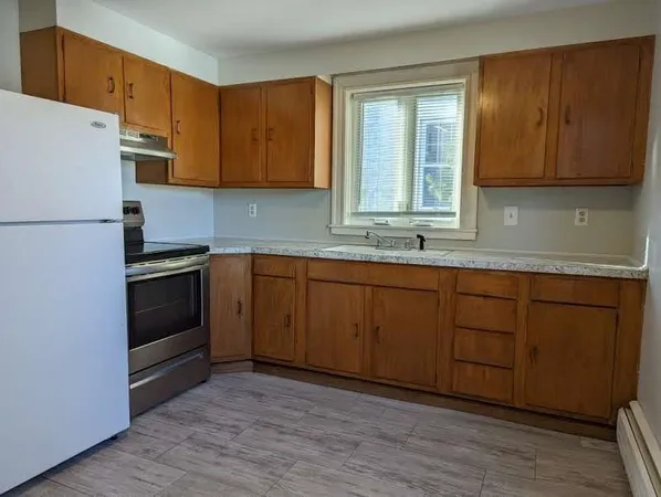 $1,700 | 652 Armistice Boulevard, Unit 2, Pawtucket, RI 02861
