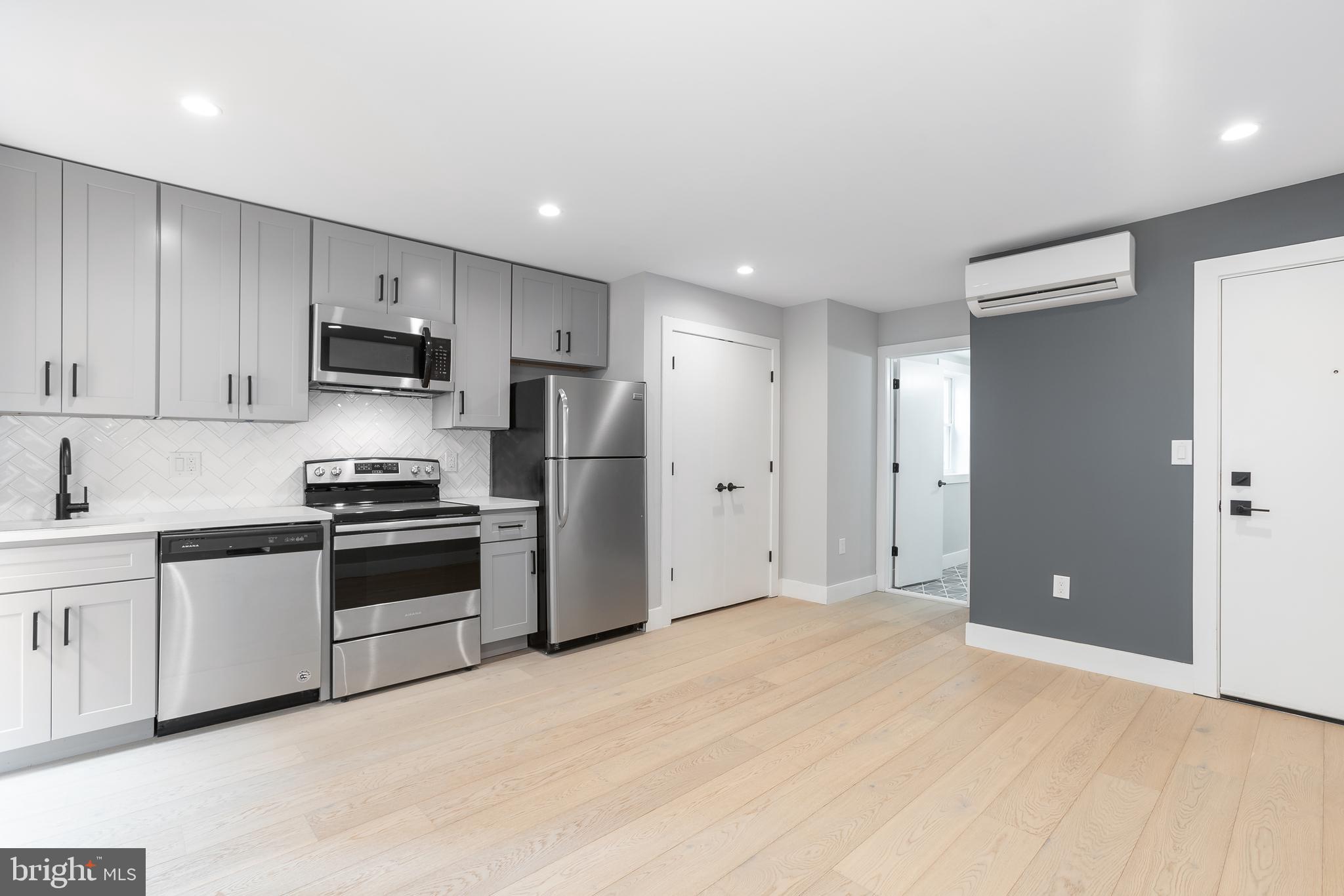 1707 Rittenhouse Square, Unit 3R Philadelphia, PA 19103 - Photo 2 of 9