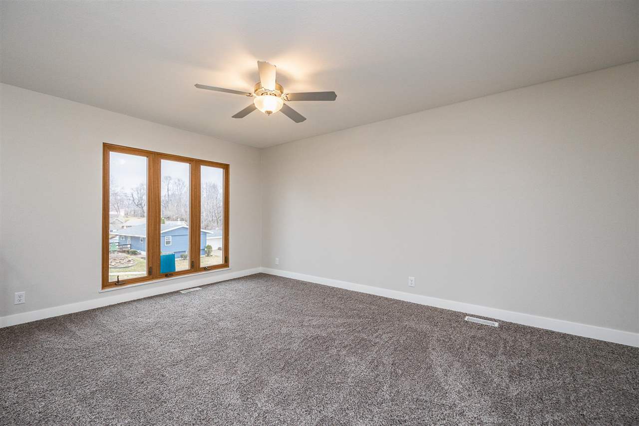1012 Cheyenne Road Northwest Cedar Rapids, IA 52405 - Photo 5 of 24 Gallery Image 5