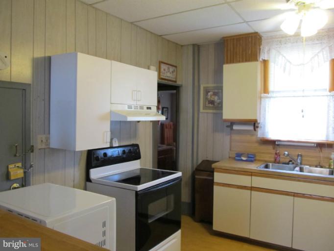 1322 East Riverside Avenue Baltimore, MD 21221 - Photo 9 of 19 Kitchen