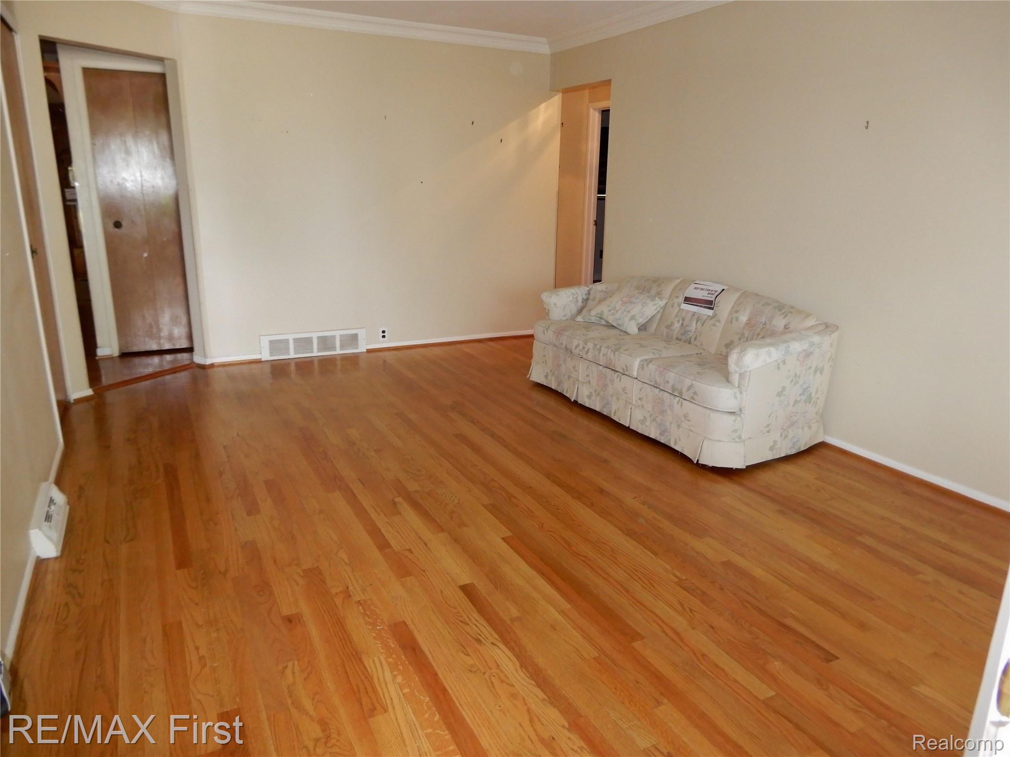 2440 Common Road Warren, MI 48092 - Photo 10 of 22 2016-01-01 00.00