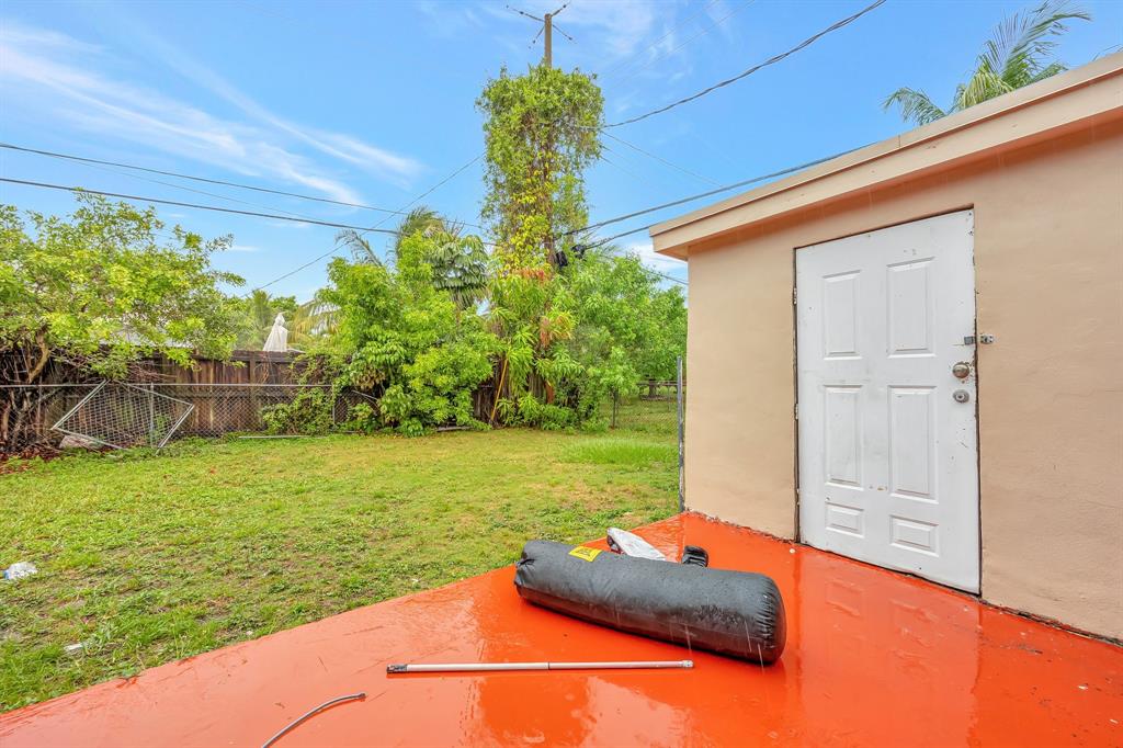 Palmetto Estates Miami, FL 33157 - Photo 41 of 48 a backyard of a house with lots of green space