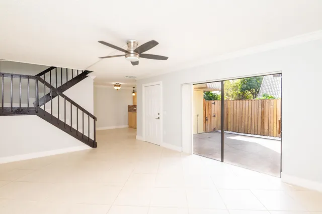 $2,600 | 1700 Embassy Drive, Unit 305, West Palm Beach, FL 33401