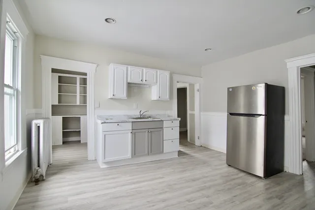 $1,900 | 60 Howes Street, Unit 2, Springfield, MA 01118