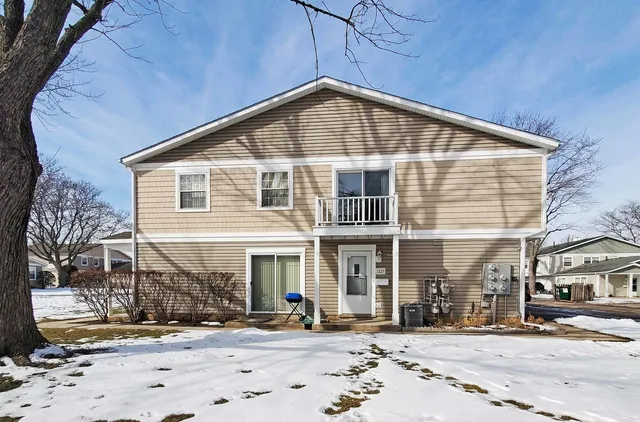 $2,000 | 1223 Quincy Court, Unit 1223, Wheeling, IL 60090