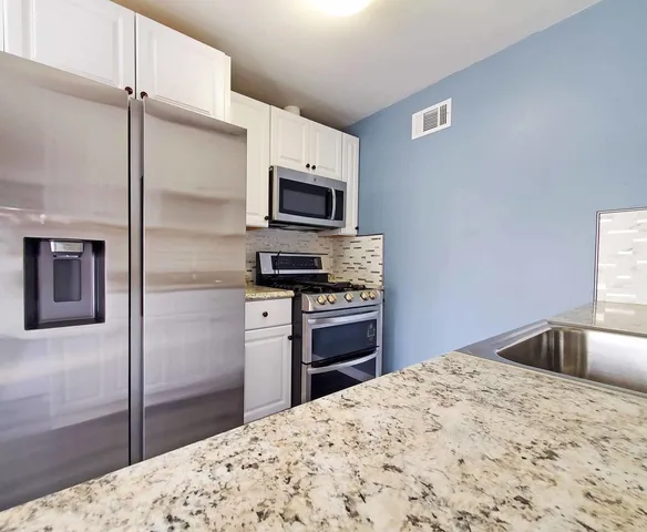 $2,000 | 1223 Quincy Court, Unit 1223, Wheeling, IL 60090