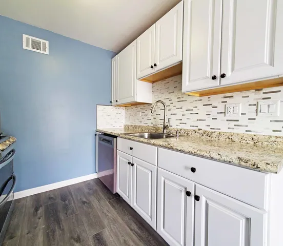 $2,000 | 1223 Quincy Court, Unit 1223, Wheeling, IL 60090