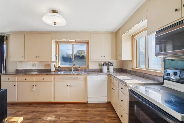 $269,900 | 132 South Braun Avenue, Jefferson, WI 53549