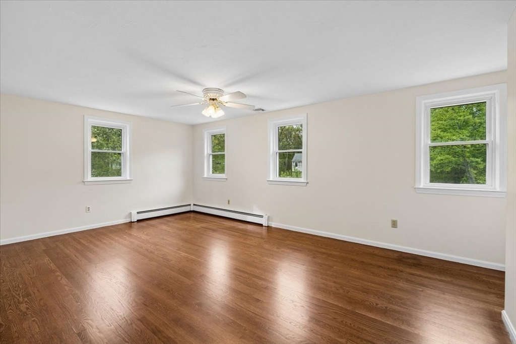 9 Robinhood Road Tyngsborough, MA 01879 - Photo 18 of 41