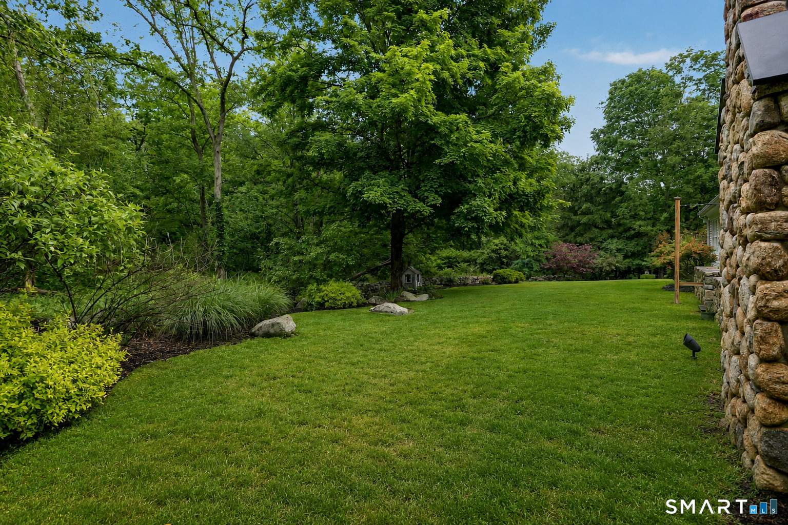 596 Silvermine Road New Canaan, CT 06840 - Photo 34 of 37 Level back yard