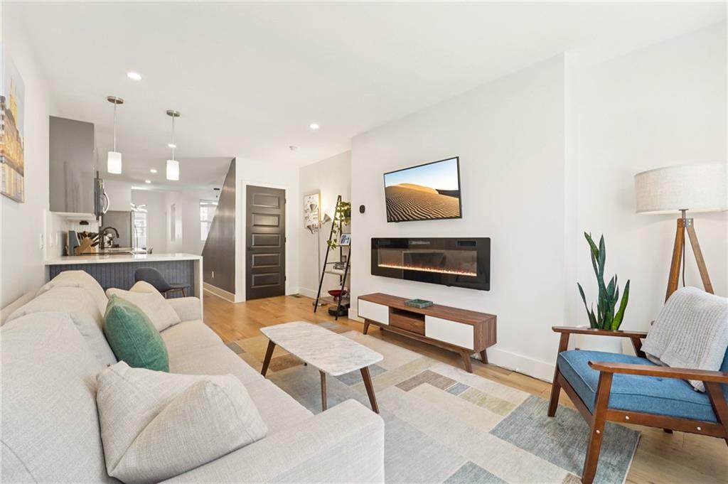 317 39th Street Pittsburgh, PA 15224 - Photo 4 of 28 Electric fireplace