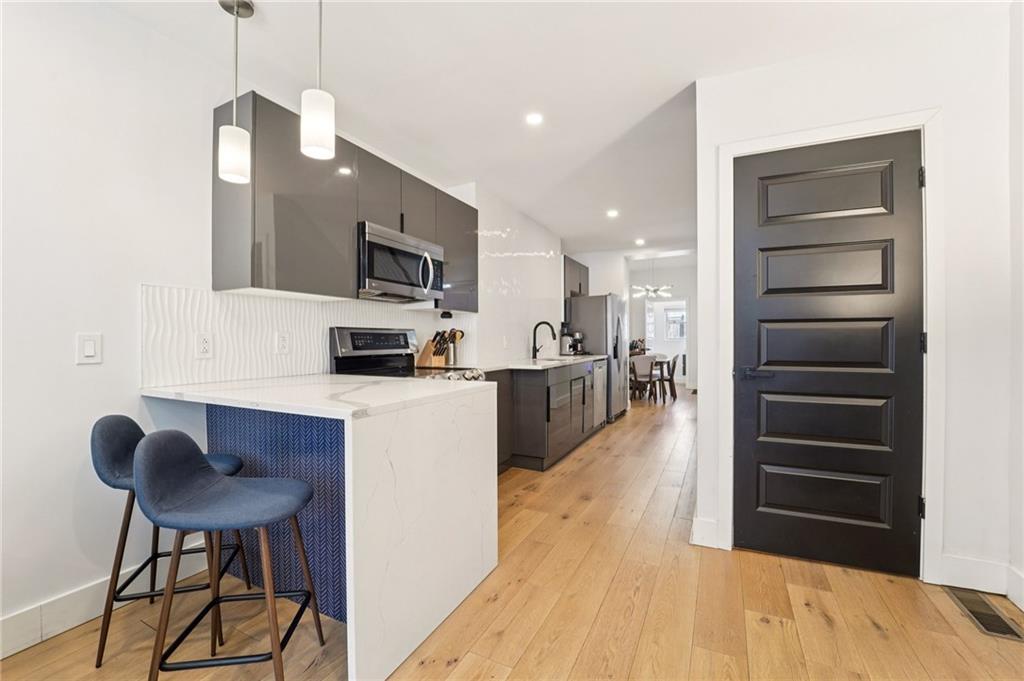 317 39th Street Pittsburgh, PA 15224 - Photo 6 of 28 Waterfall peninsula; Hardwood floors