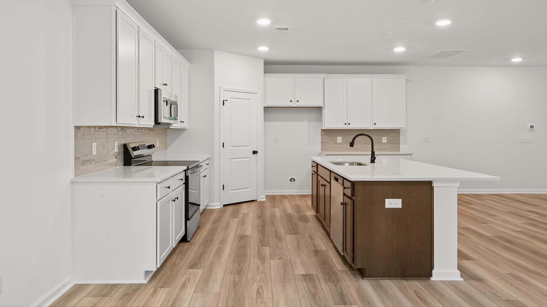 456 Cadbury Loop Summerville, SC 29486 - Photo 11 of 32 Kitchen