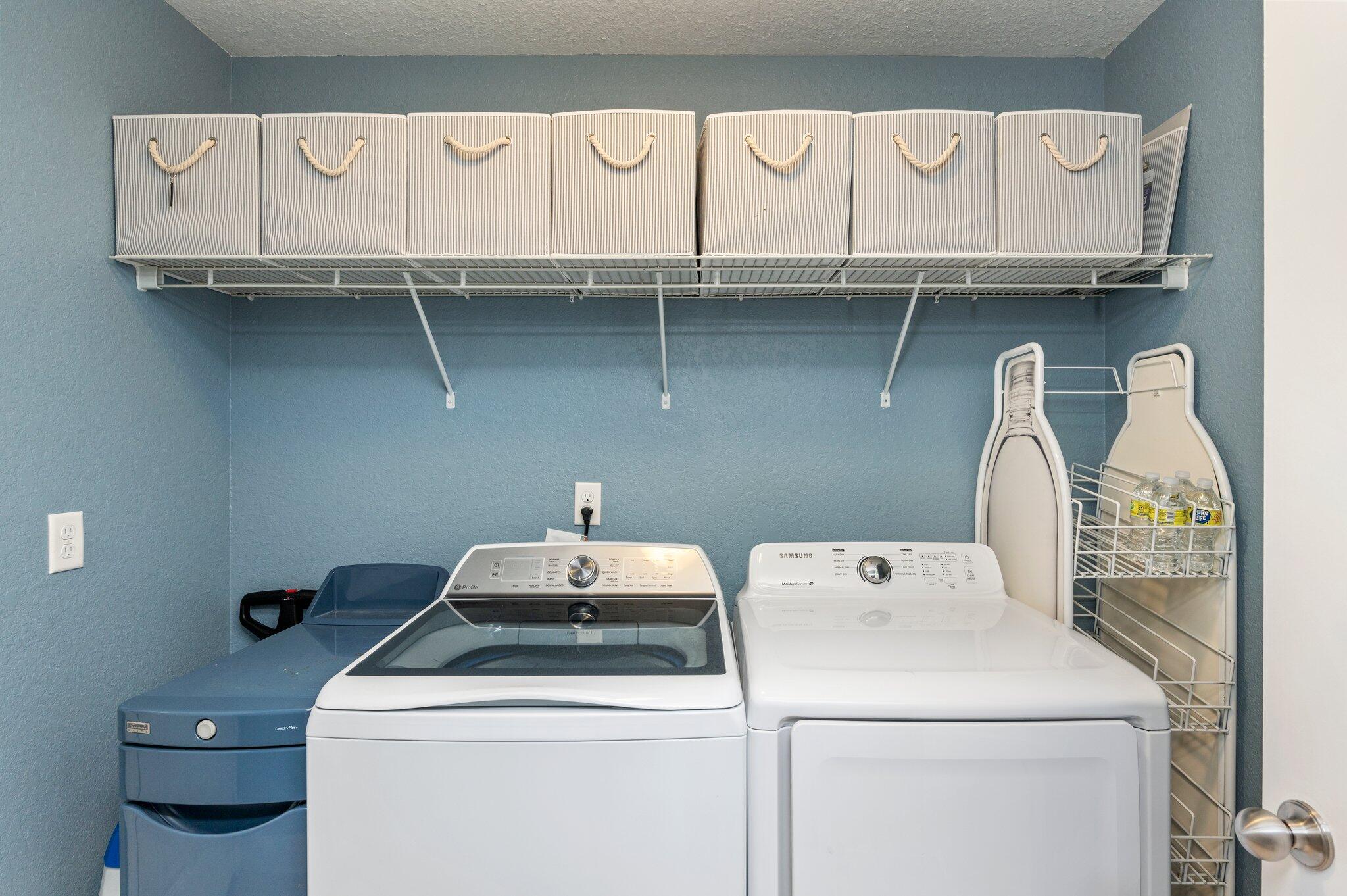 6262 Evan Circle Crestview, FL 32536 - Photo 20 of 45 a utility room with dryer and washer