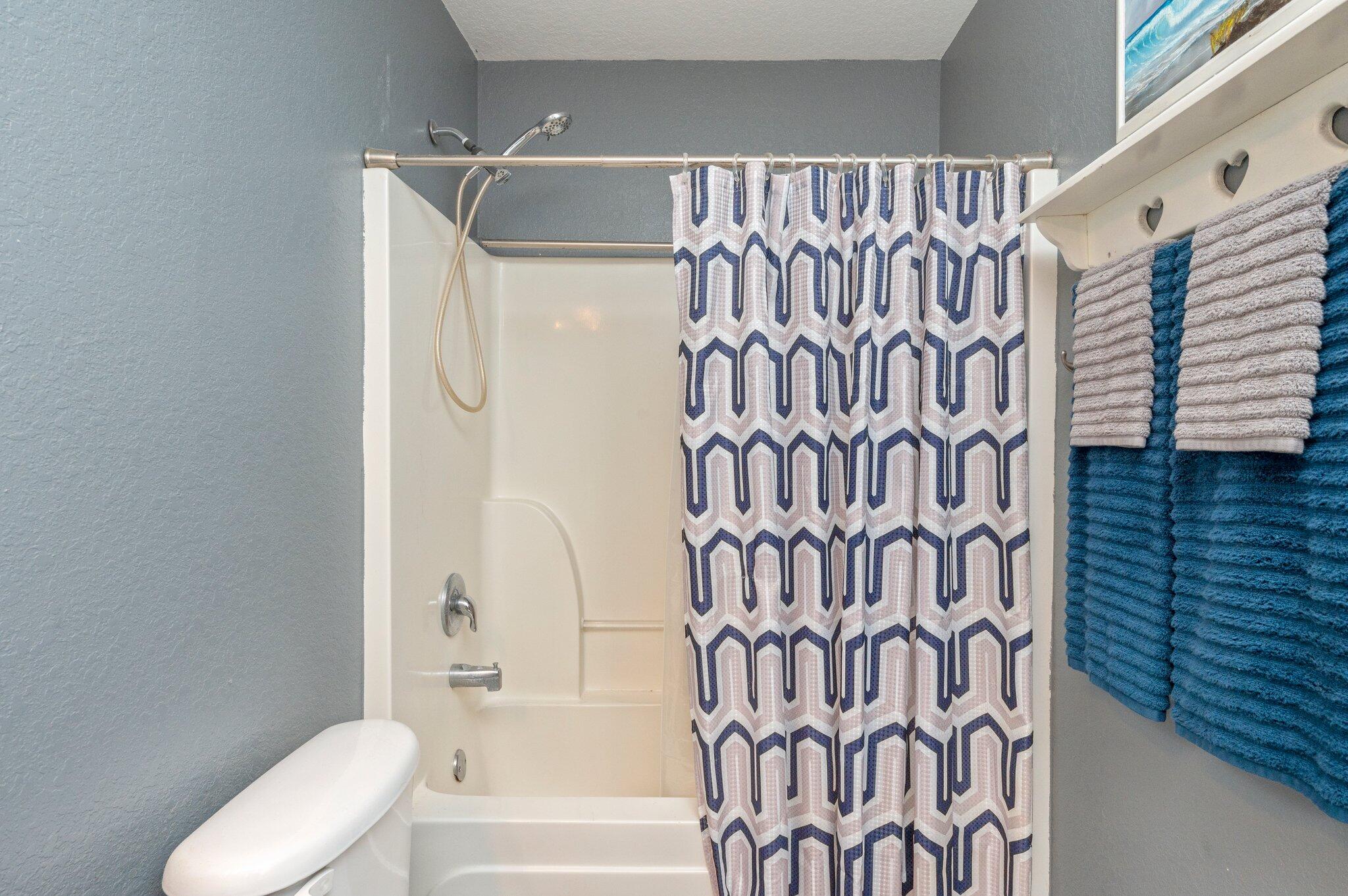 6262 Evan Circle Crestview, FL 32536 - Photo 31 of 45 a bathroom with a bathtub and shower