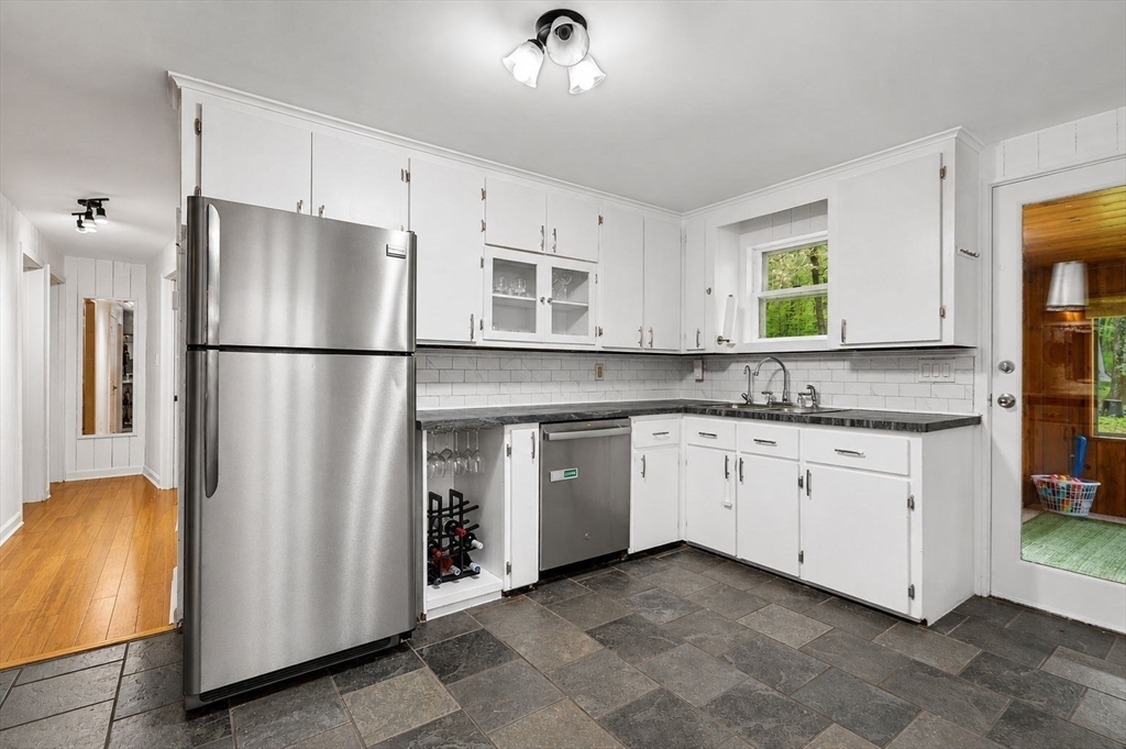 369 Central Turnpike Sutton, MA 01590 - Photo 5 of 20