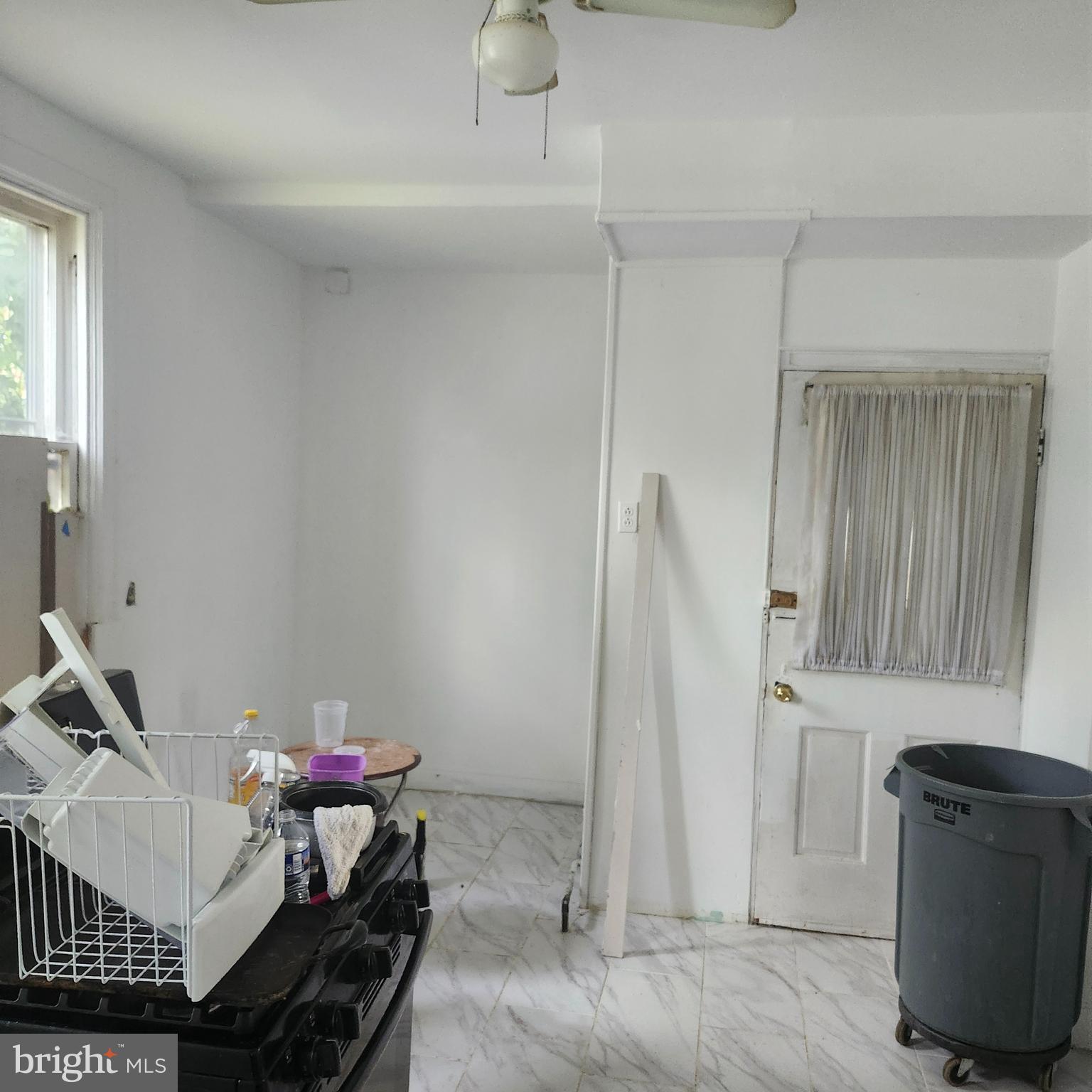 905 Cooks Lane Baltimore, MD 21229 - Photo 3 of 20