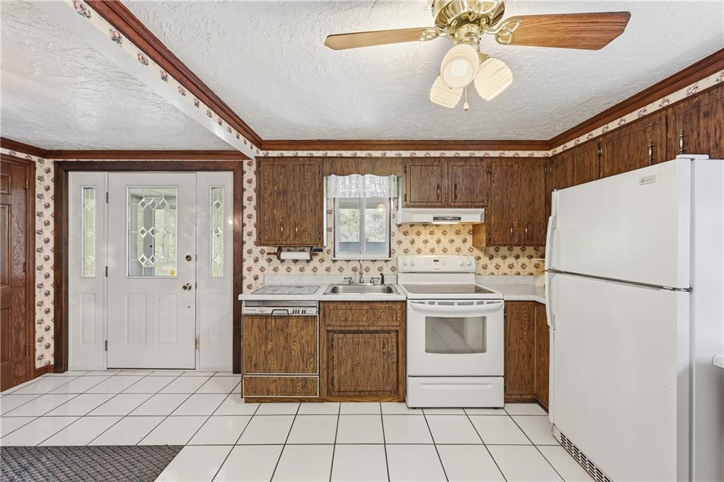2983 Edgecliff Road New Kensington, PA 15068 - Photo 5 of 25