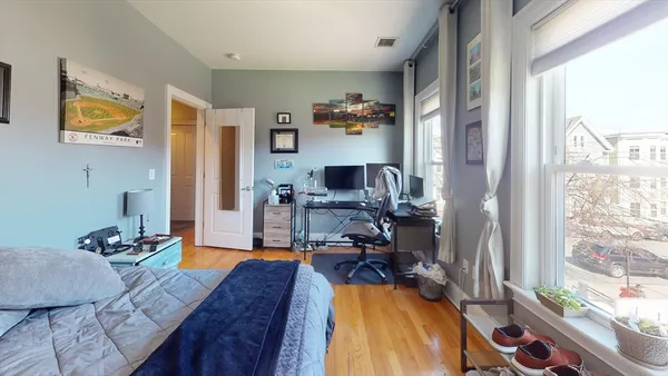 $5,275 | 735 East 3rd Street, Unit 2, Boston, MA 02127