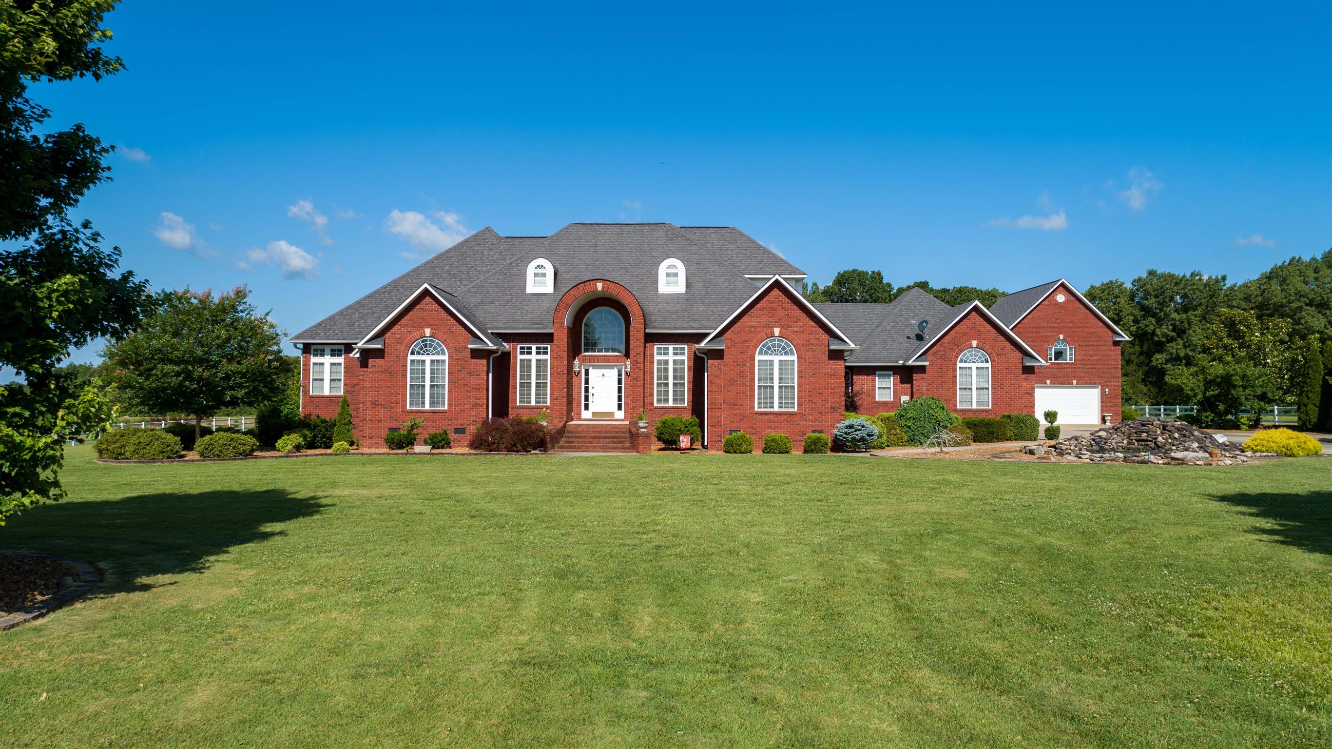 151 Maple Bend Road Winchester, TN 37398 - Photo 1 of 30 151 Maple Bend Road is ready to welcome you home!!