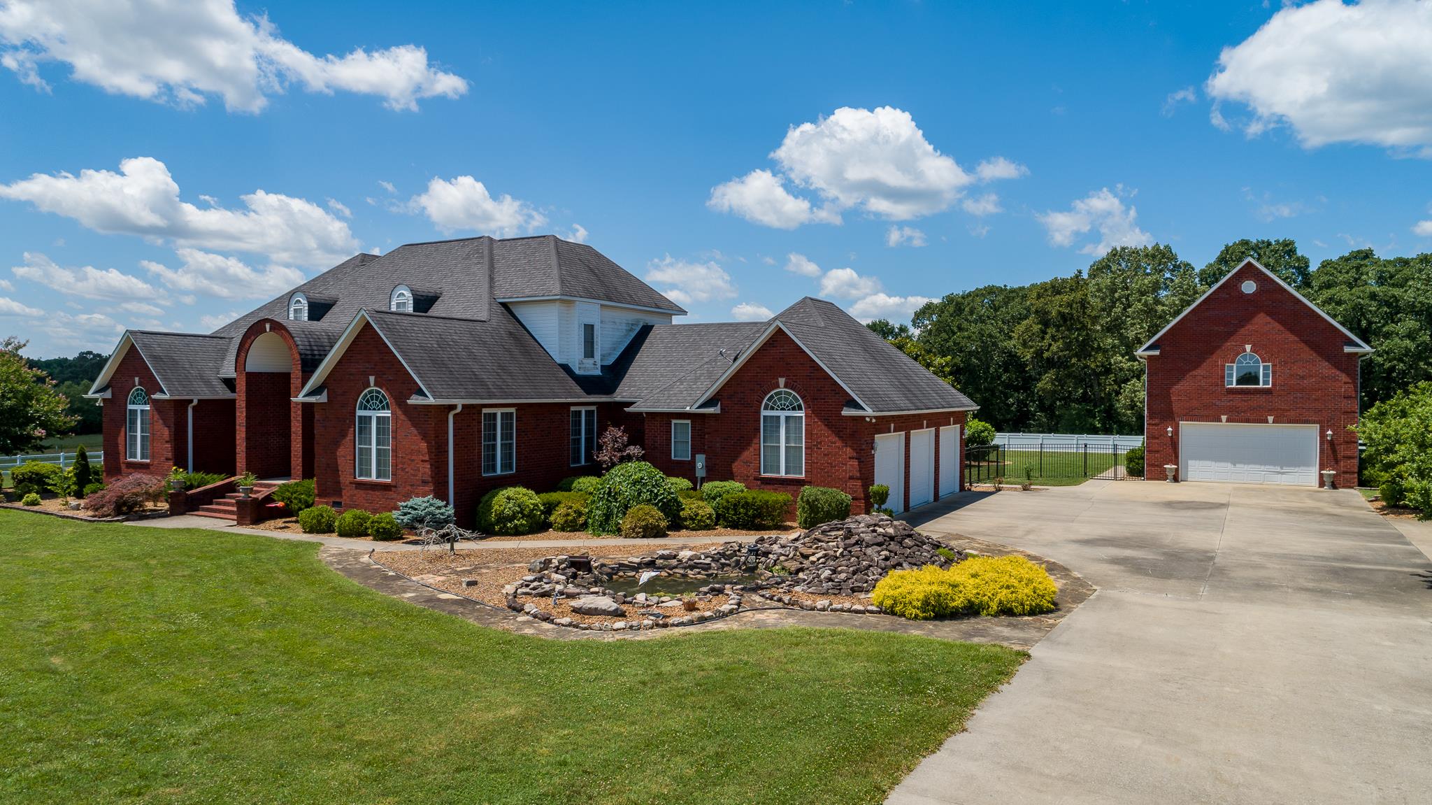 151 Maple Bend Road Winchester, TN 37398 - Photo 3 of 30 5 car total parking spaces!