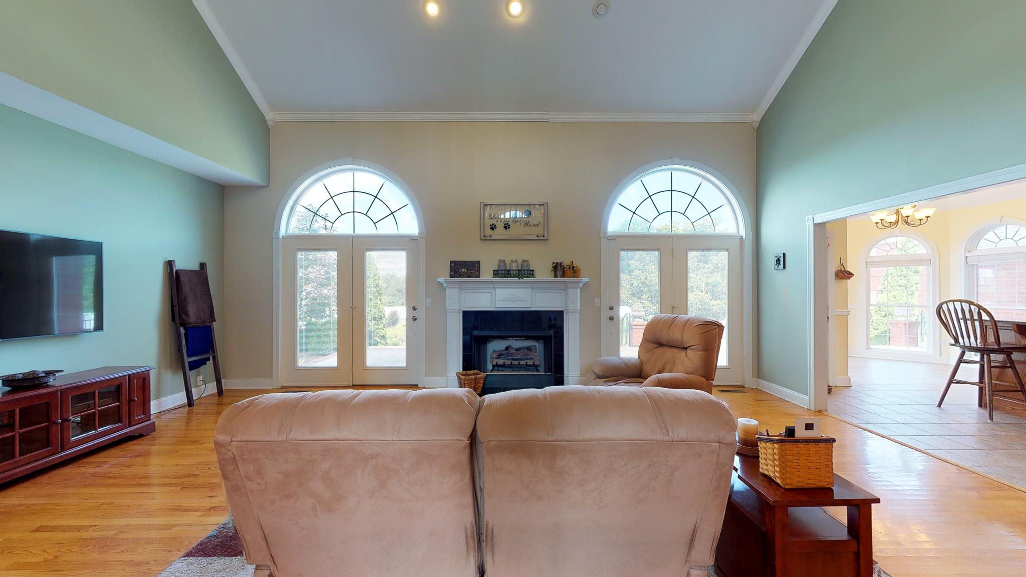 151 Maple Bend Road Winchester, TN 37398 - Photo 7 of 30 Family room has space to spare