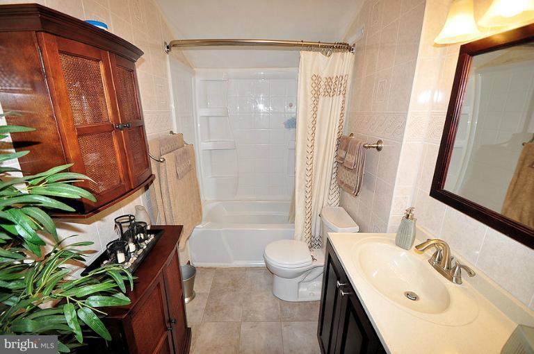 1168 Linden Avenue Halethorpe, MD 21227 - Photo 1 of 17 Bath