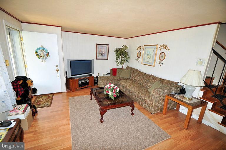 1168 Linden Avenue Halethorpe, MD 21227 - Photo 15 of 17 Living Room