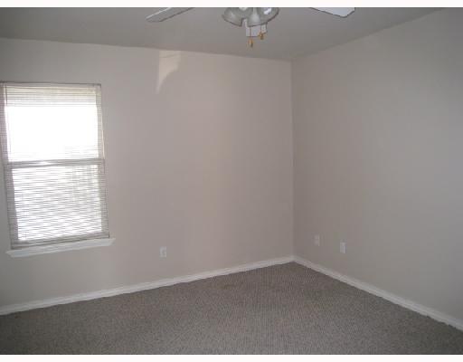 14409 East Cabana Street, Unit 4 Corpus Christi, TX 78418 - Photo 5 of 5 an empty room with a window