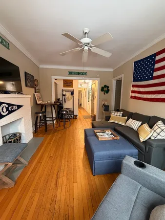 $3,495 | 3720 North Sheffield Avenue, Unit 1S, Chicago, IL 60613