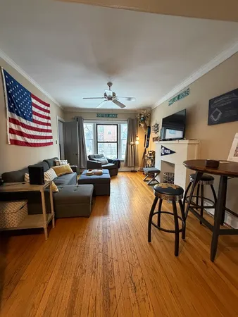 $3,495 | 3720 North Sheffield Avenue, Unit 1S, Chicago, IL 60613