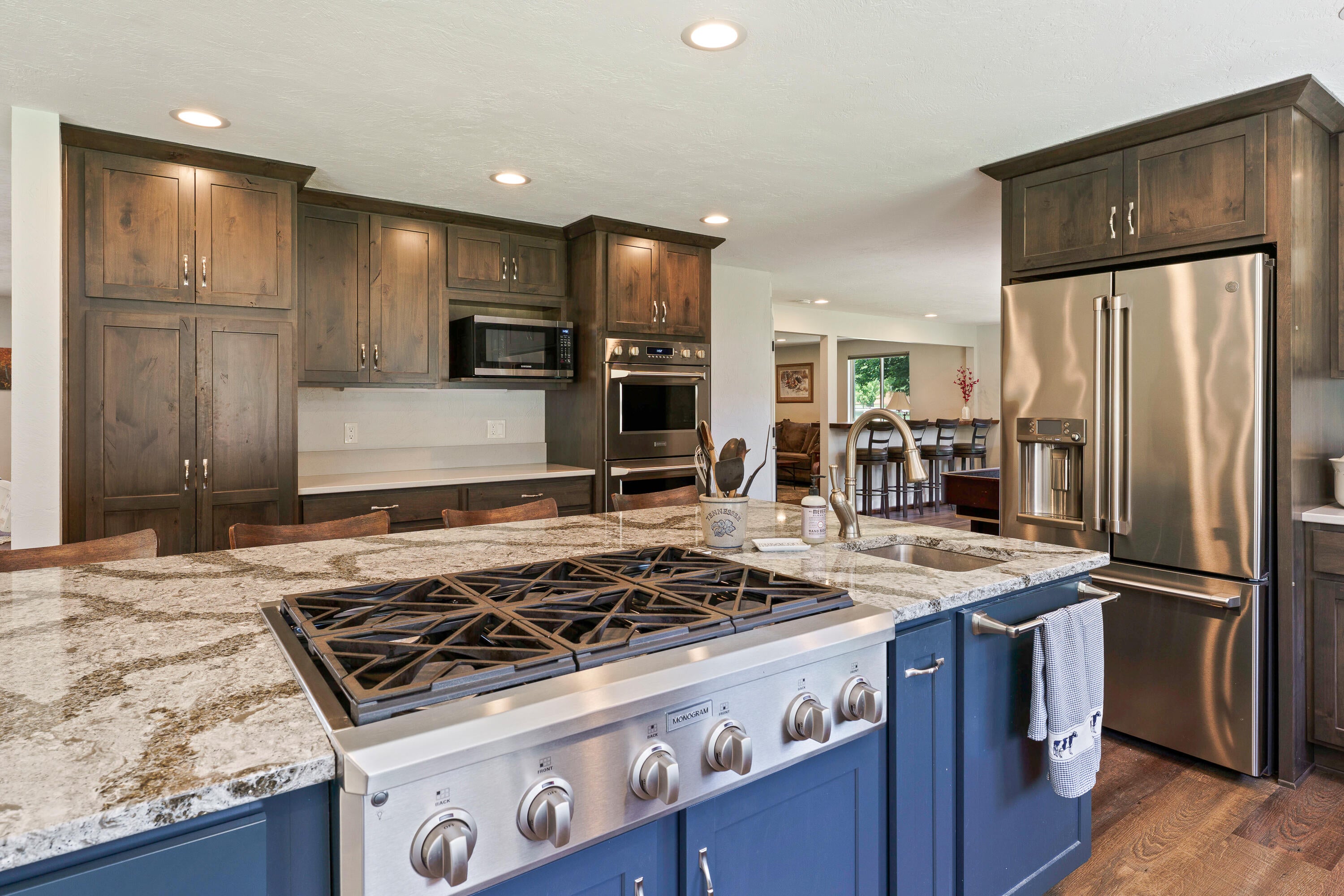 21697 Old Red Road Bend, OR 97702 - Photo 15 of 50 6 burner gas range