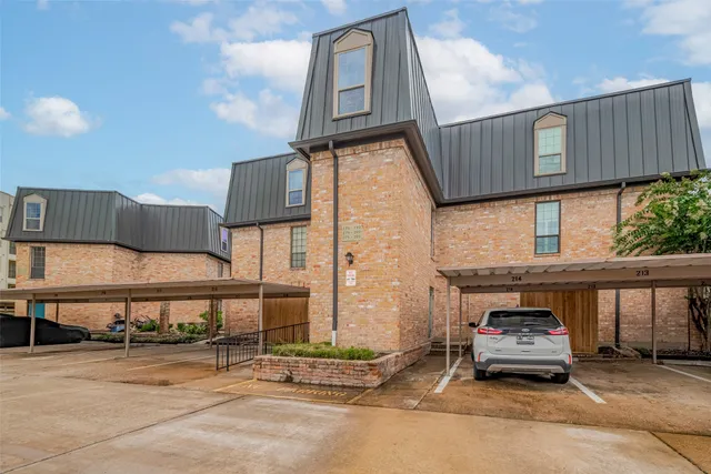 a car parked in front of a building
