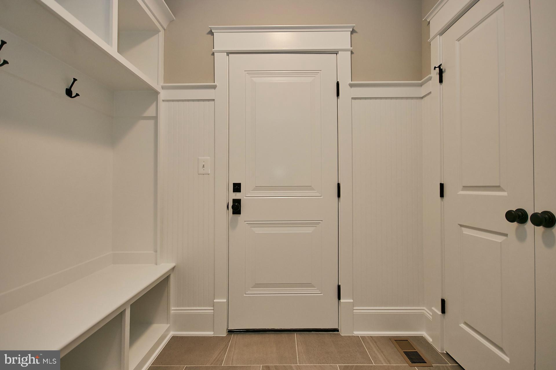 2844 North Rochester Street Arlington, VA 22213 - Photo 11 of 24 Mud room