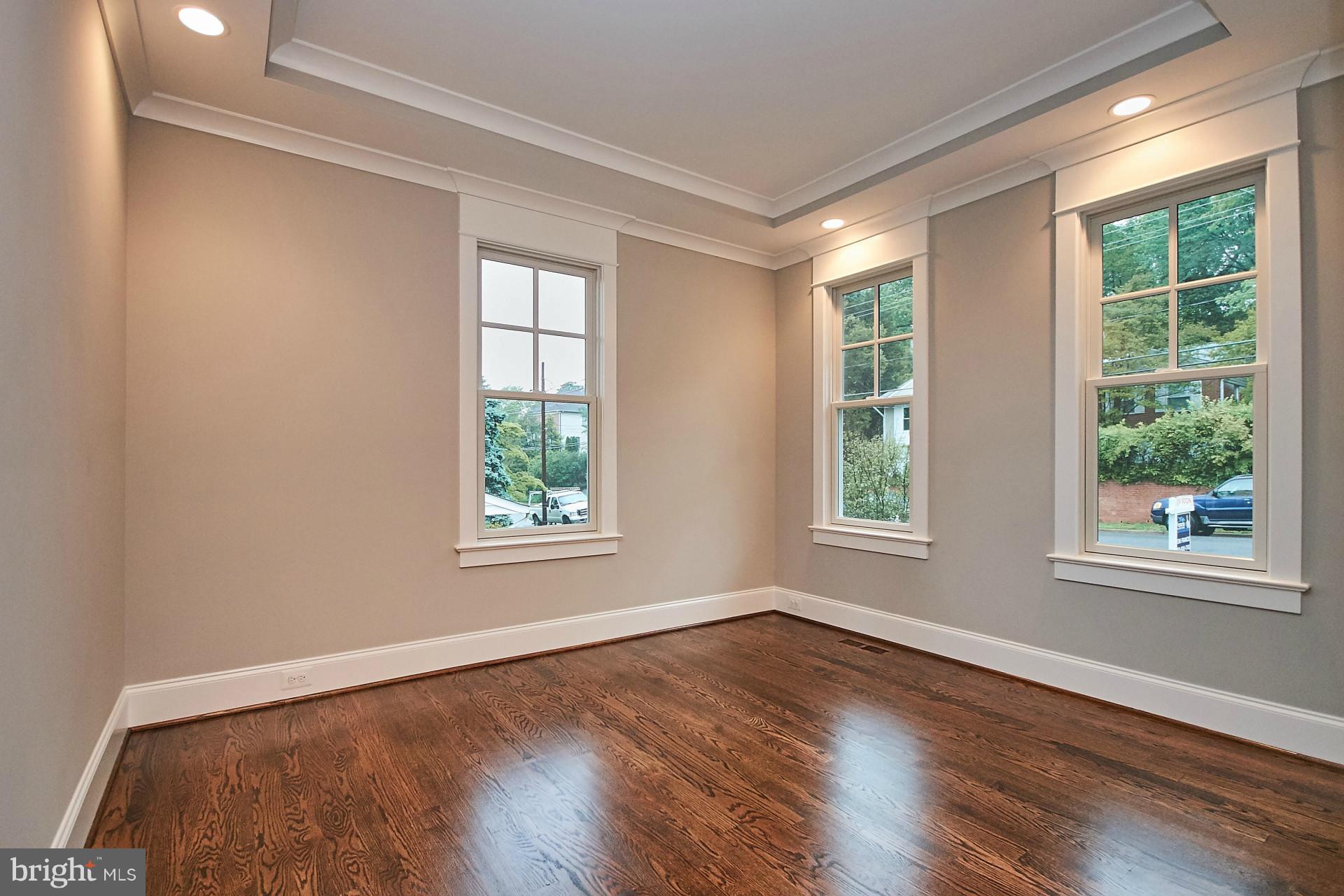 2844 North Rochester Street Arlington, VA 22213 - Photo 10 of 24 Living Room