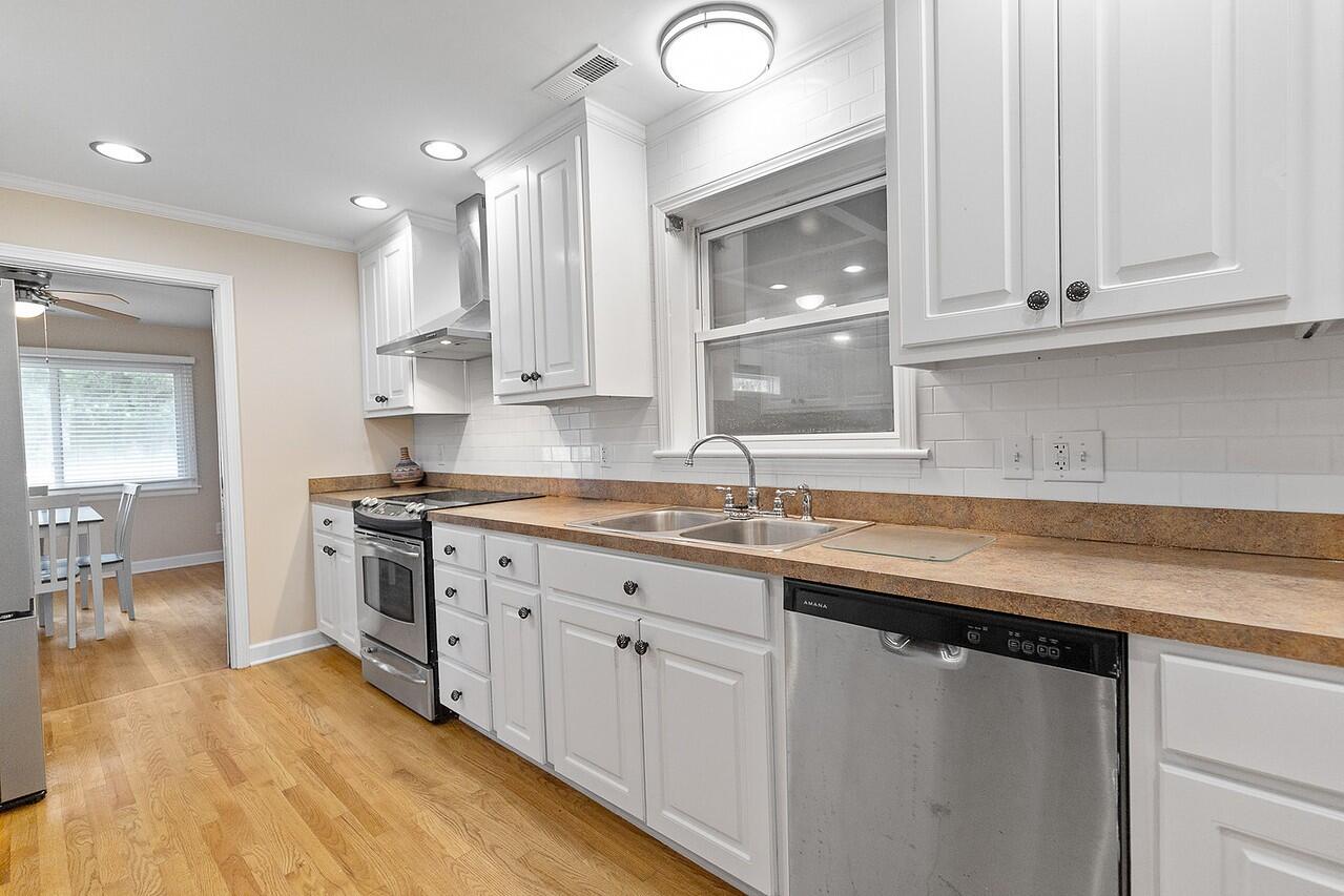 2422 Highway 174 Edisto Island, SC 29438 - Photo 10 of 44 AMPLE COUNTERSPACE