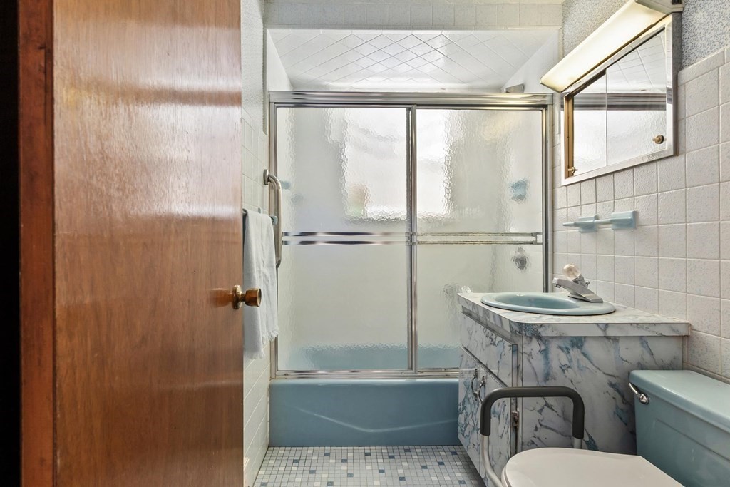 9 Riverside Court Saugus, MA 01906 - Photo 14 of 34 Gallery Image 14