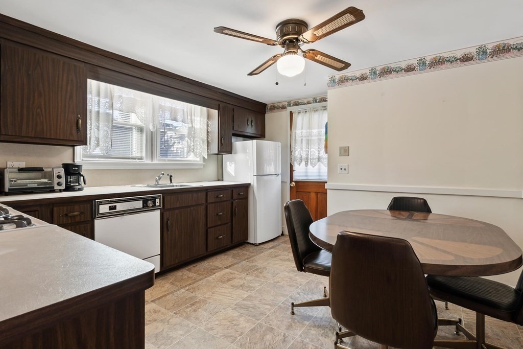 9 Riverside Court Saugus, MA 01906 - Photo 10 of 34 Gallery Image 10