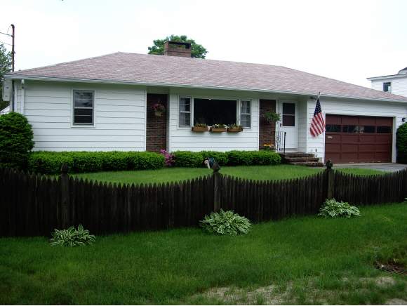 14 Dewey Street Rochester, NH 03867 - Photo 1 of 1