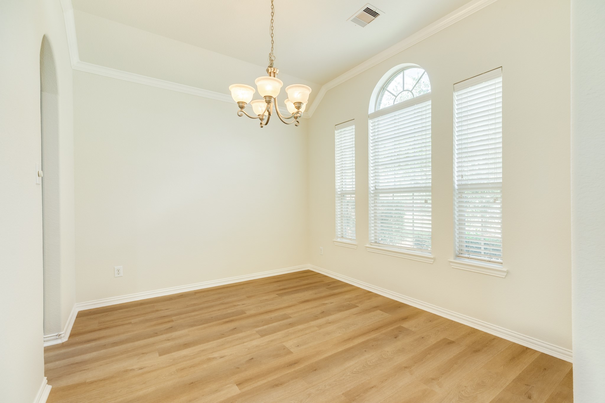 13417 Star Creek Lane Rosharon, TX 77583 - Photo 5 of 41 The dining area features engineered wooden flooring, oversized windows for natural light, street views, and a beautiful chandelier.