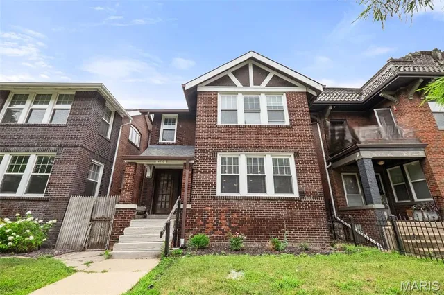 $427,500 | 4810 Arsenal Street, St. Louis, MO 63116
