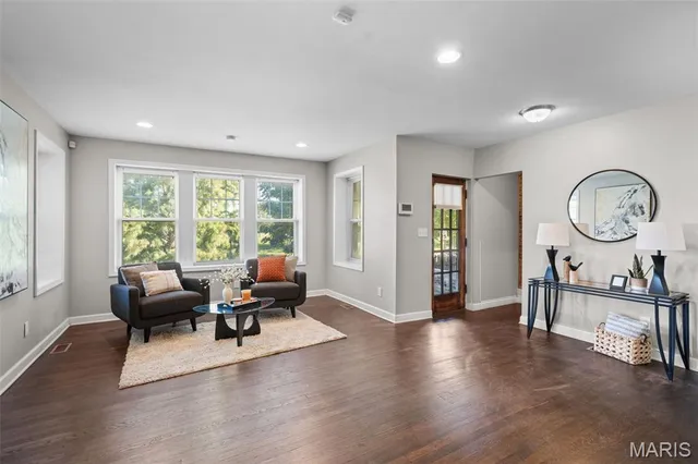 $422,500 | 4810 Arsenal Street, St. Louis, MO 63116