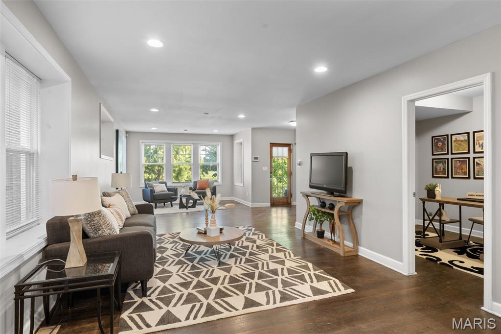 4810 Arsenal Street St. Louis, MO 63116 - Photo 7 of 36