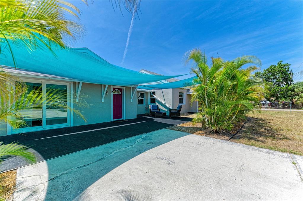 901 Oak Street Southwest Ruskin, FL 33570 - Photo 7 of 63
