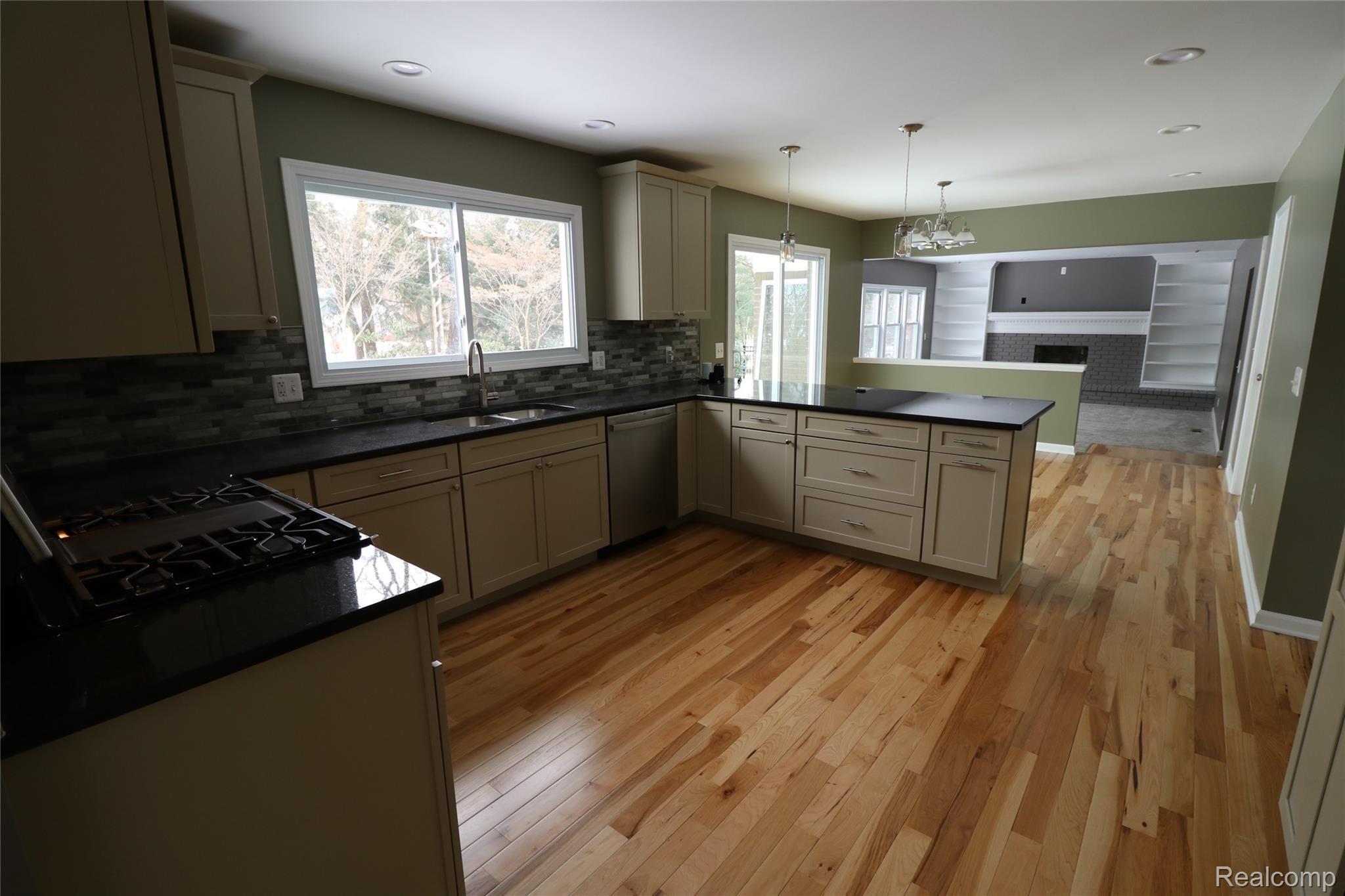 55 Sugar Pine Road Rochester, MI 48309 - Photo 9 of 38 9.JPG