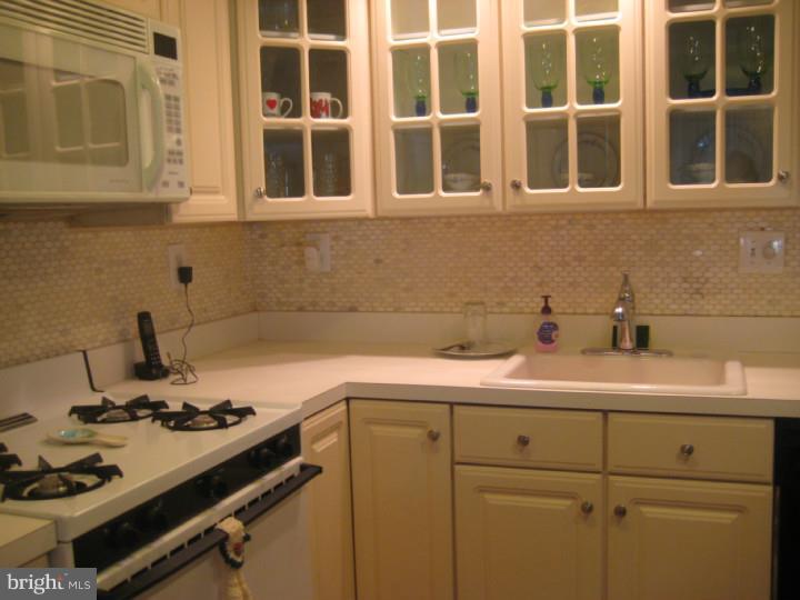 3216 Rhett Road Philadelphia, PA 19154 - Photo 7 of 24 Kitchen