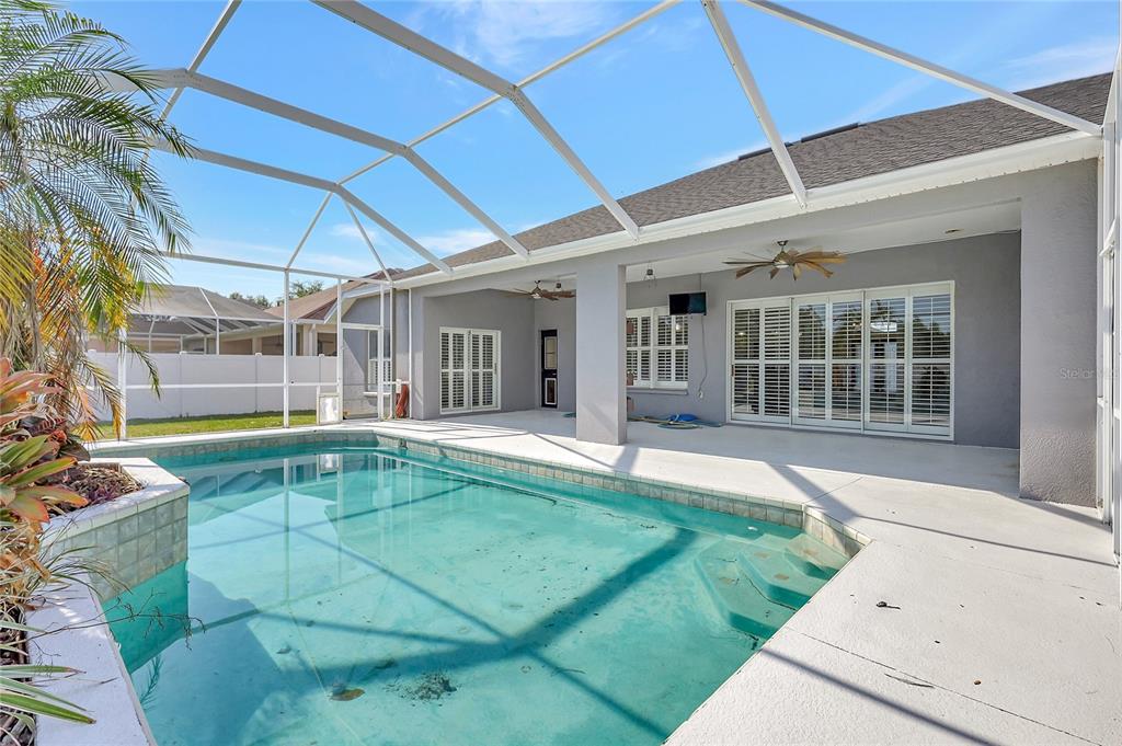 2863 Duncan Tree Circle Valrico, FL 33594 - Photo 53 of 53 a view of a patio with table and chairs under an umbrella