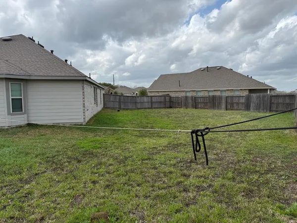 a view of a yard in front of house