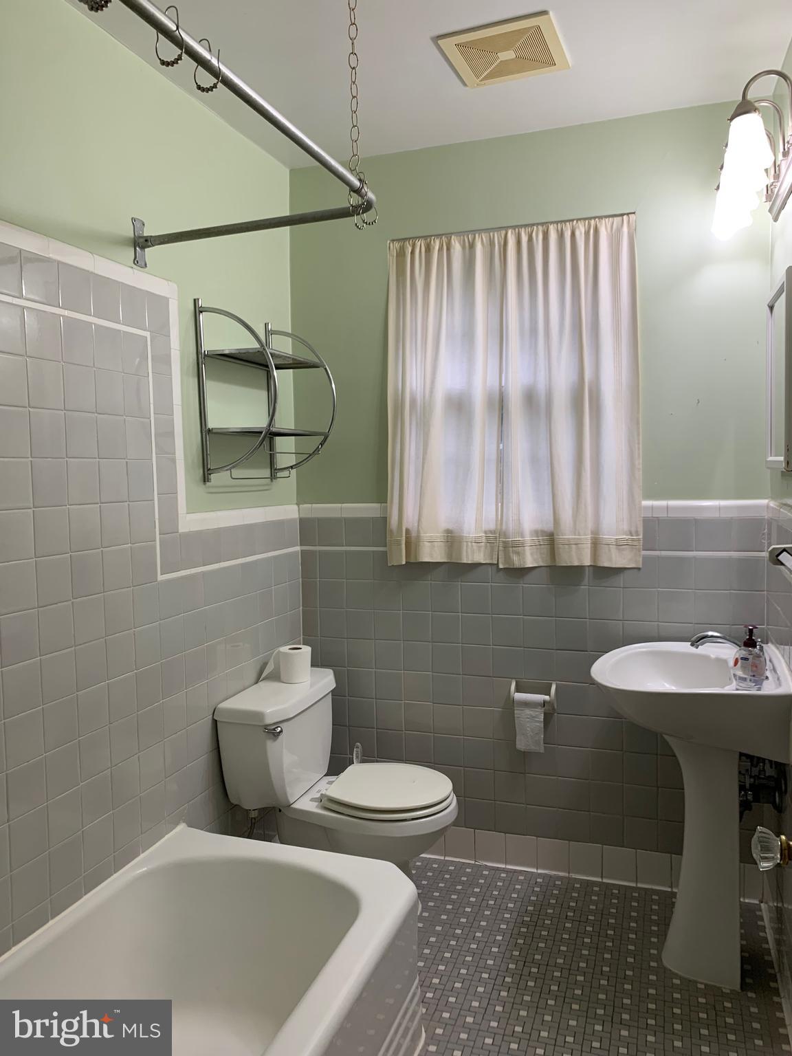 9110 Bradford Road Silver Spring, MD 20901 - Photo 6 of 8