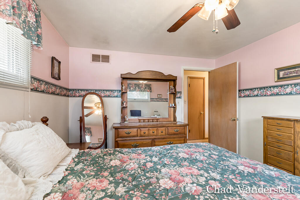 86 Lynden Road Holland, MI 49423 - Photo 25 of 41 86LyndenRdBEDROOM1REVERSE